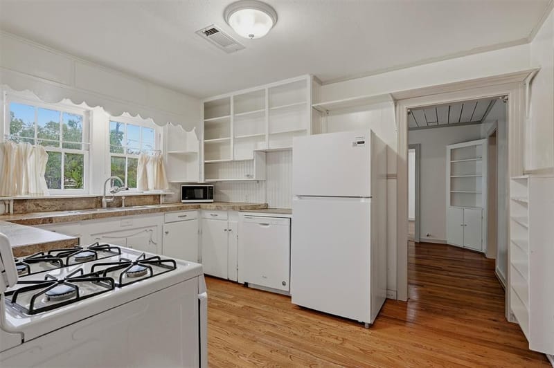 714 E 9th Street, Bonham TX 75418 - Photo 11