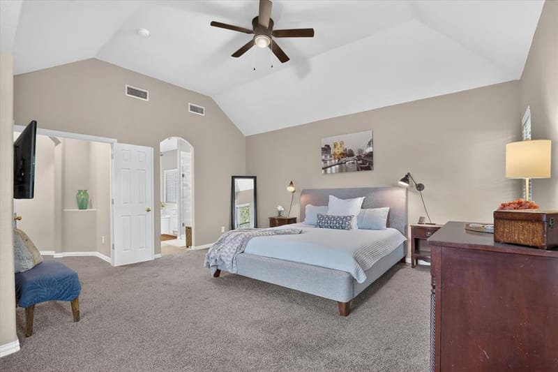 204 Castle Hill Drive, Burleson TX 76028 - Photo 27
