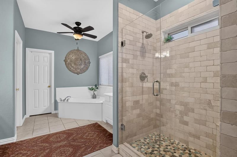 204 Castle Hill Drive, Burleson TX 76028 - Photo 28