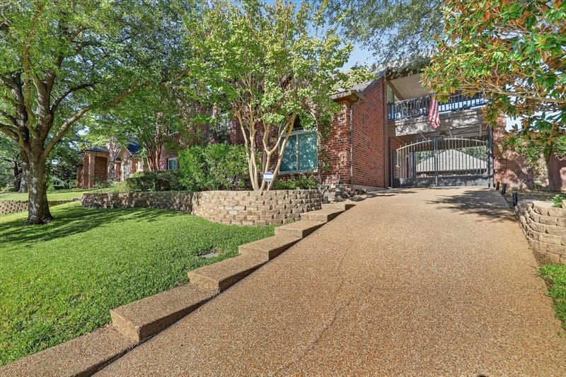 204 Castle Hill Drive, Burleson TX 76028 - Photo 5