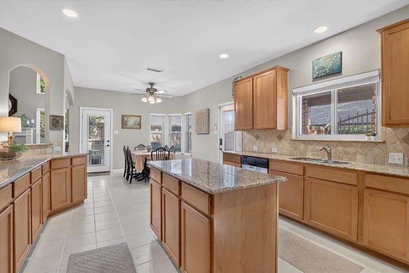 204 Castle Hill Drive, Burleson TX 76028 - Photo 9