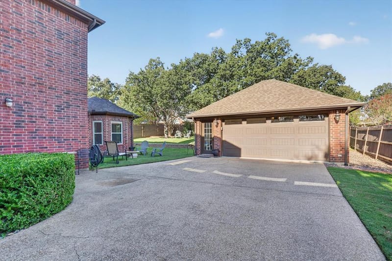 204 Castle Hill Drive, Burleson TX 76028 - Photo 34