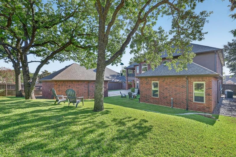 204 Castle Hill Drive, Burleson TX 76028 - Photo 37