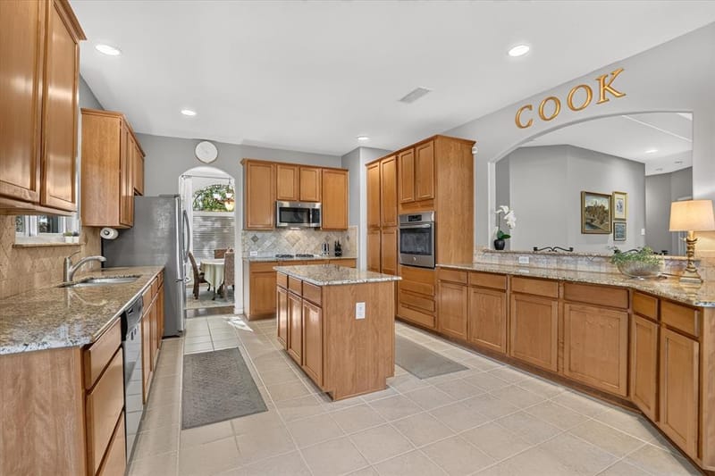 204 Castle Hill Drive, Burleson TX 76028 - Photo 11