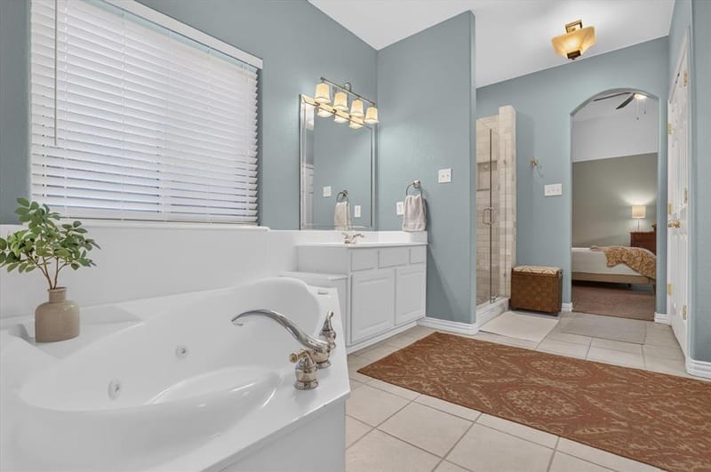 204 Castle Hill Drive, Burleson TX 76028 - Photo 29