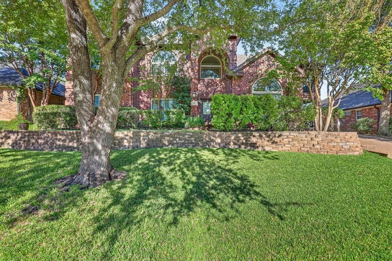 204 Castle Hill Drive, Burleson TX 76028 - Photo 4