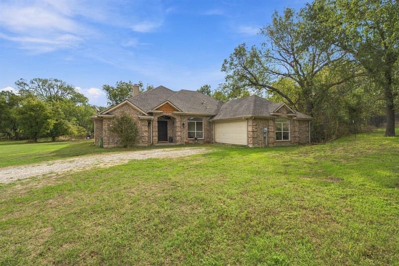 502 Three Skillet Road, Springtown TX 76082