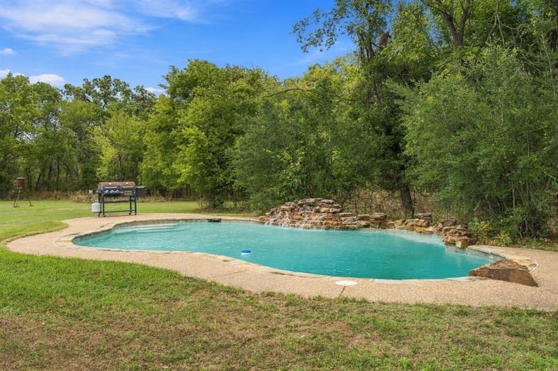 502 Three Skillet Road, Springtown TX 76082 - Photo 38