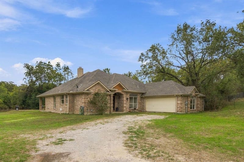 502 Three Skillet Road, Springtown TX 76082 - Photo 8