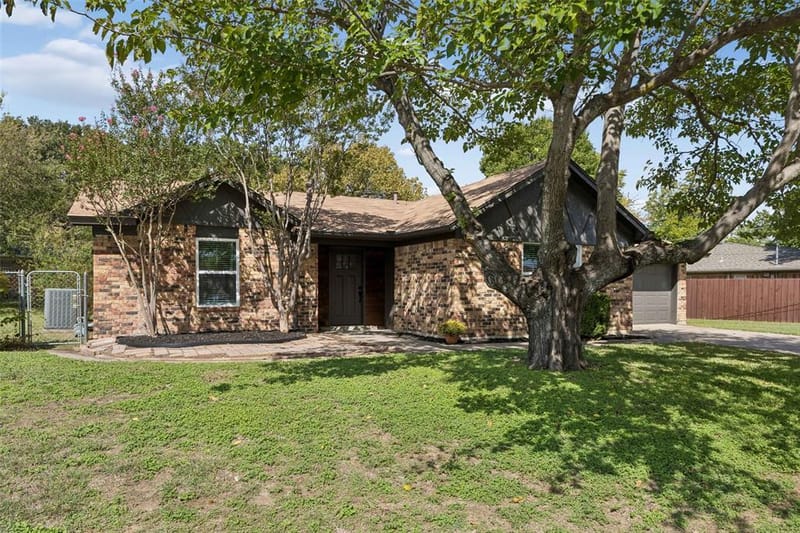 433 Ferenz Avenue, Crowley TX 76036 - Photo 2