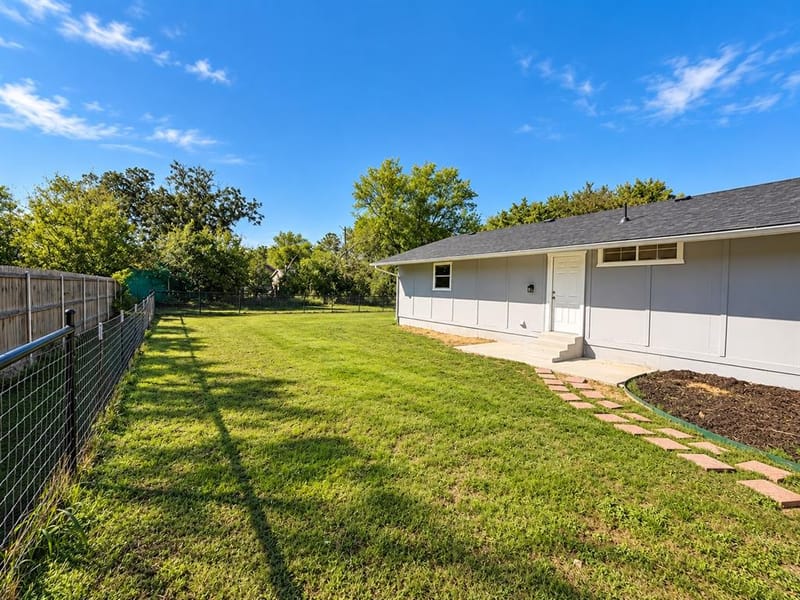 401 N Frontage Road, Valley View TX 76272 - Photo 20