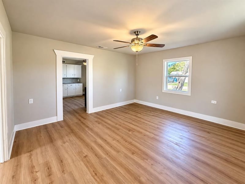 401 N Frontage Road, Valley View TX 76272 - Photo 4