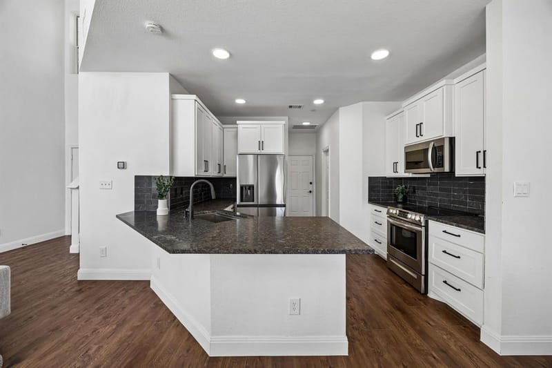 916 Avondale Lane, Plano TX 75025 - Photo 12