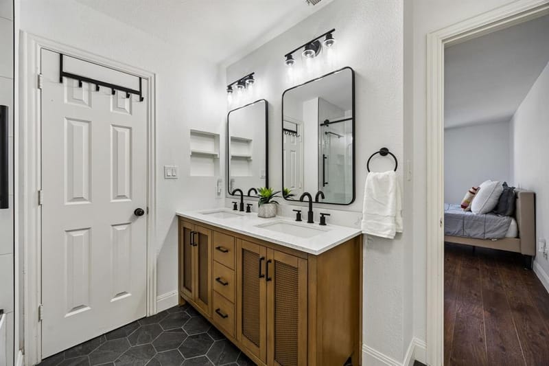 916 Avondale Lane, Plano TX 75025 - Photo 15