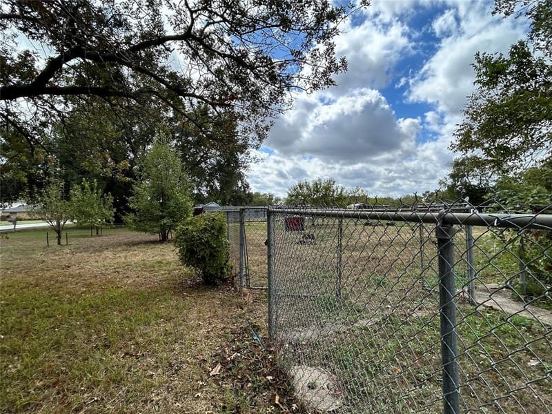 8407 Honeysuckle Lane, Dallas TX 75241 - Photo 24