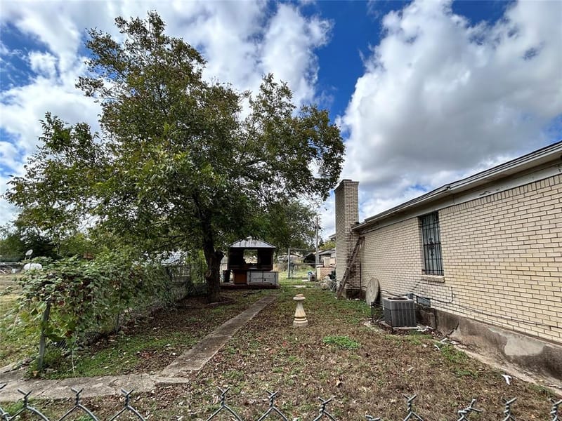 8407 Honeysuckle Lane, Dallas TX 75241 - Photo 25