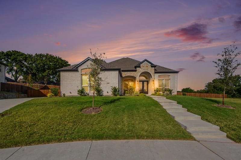 1135 Willow Lake Drive, DeSoto TX 75115 - Photo 2