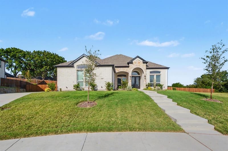 1135 Willow Lake Drive, DeSoto TX 75115 - Photo 3
