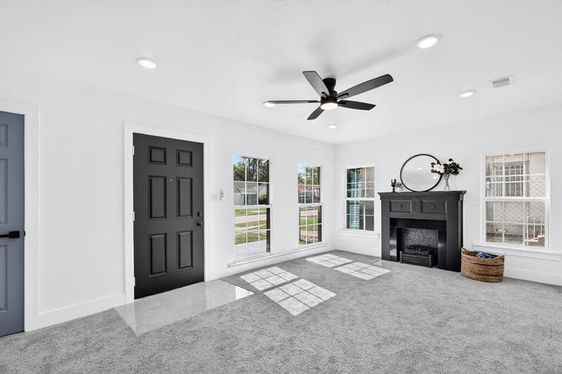 815 E Robert Street, Fort Worth TX 76104 - Photo 6