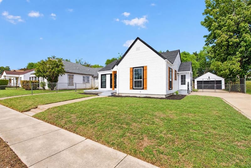 815 E Robert Street, Fort Worth TX 76104 - Photo 3