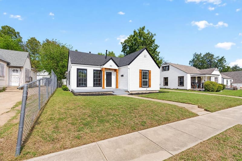 815 E Robert Street, Fort Worth TX 76104