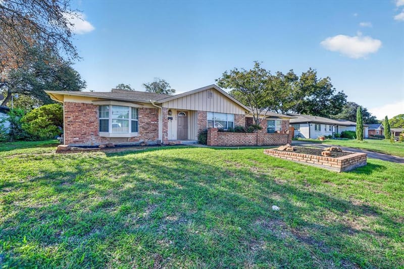 155 Sheffield Drive, Fort Worth TX 76134 - Photo 2