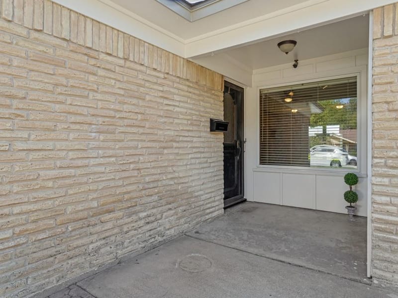 2912 Linden Lea, Irving TX 75061 - Photo 4
