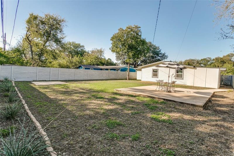 1306 E Lovers Lane, Arlington TX 76010 - Photo 23