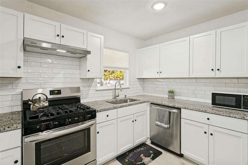 1306 E Lovers Lane, Arlington TX 76010 - Photo 12