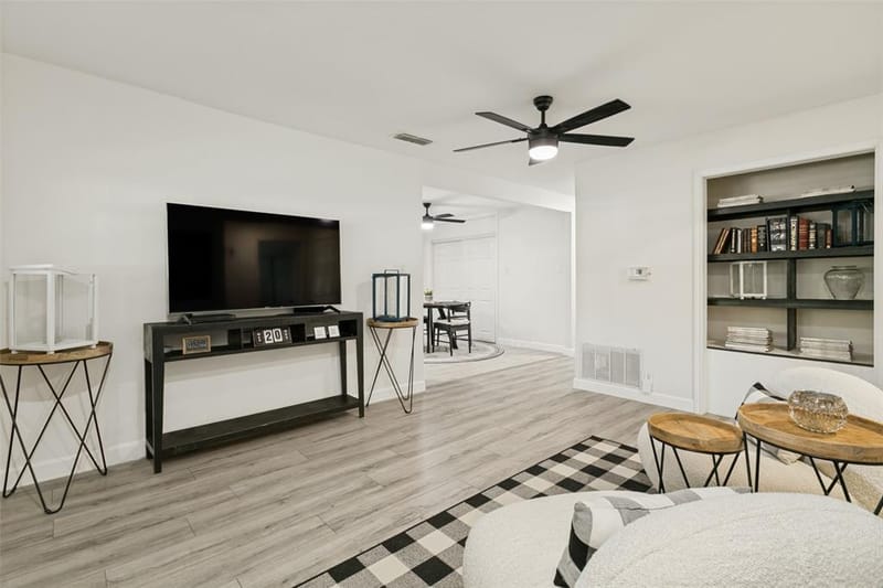 1306 E Lovers Lane, Arlington TX 76010 - Photo 5