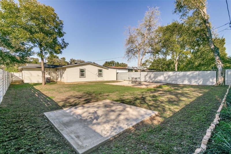 1306 E Lovers Lane, Arlington TX 76010 - Photo 25