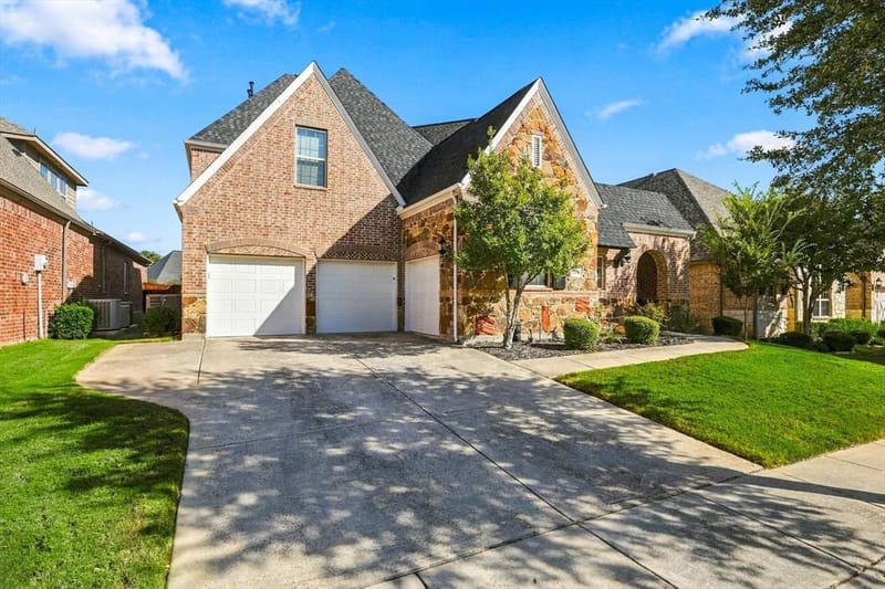 8900 Scarlet Trail, Lantana TX 76226