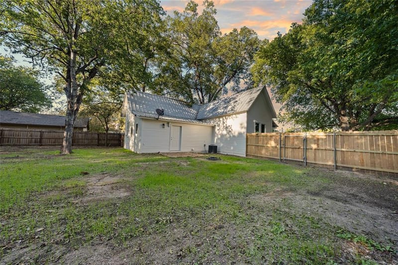 307 Avenue D, Clifton TX 76634 - Photo 12