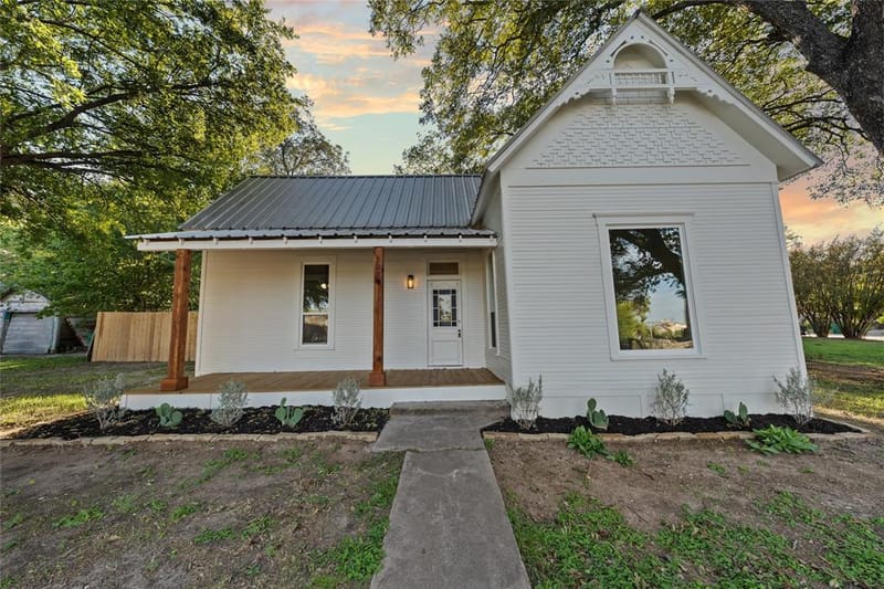 307 Avenue D, Clifton TX 76634