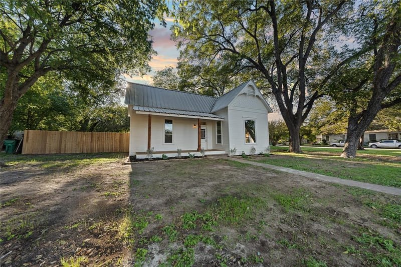 307 Avenue D, Clifton TX 76634 - Photo 10
