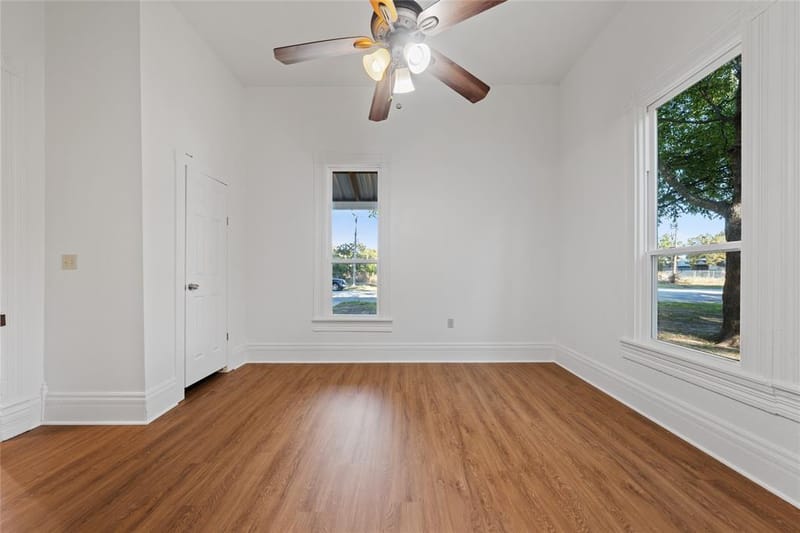 307 Avenue D, Clifton TX 76634 - Photo 14