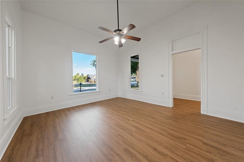 307 Avenue D, Clifton TX 76634 - Photo 4