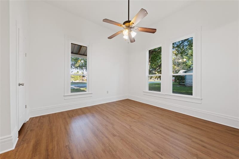 307 Avenue D, Clifton TX 76634 - Photo 21