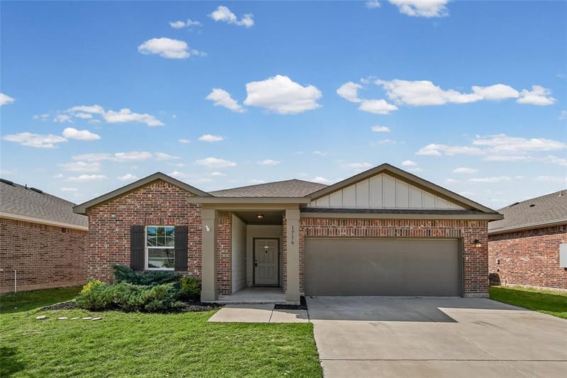 1716 Escondido Drive, Fort Worth TX 76052