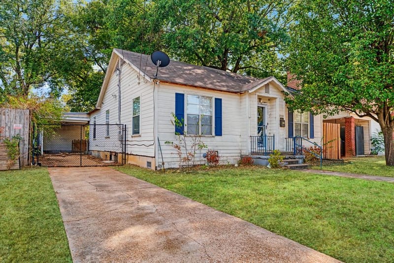 2044 Cleveland Street, Paris TX 75460