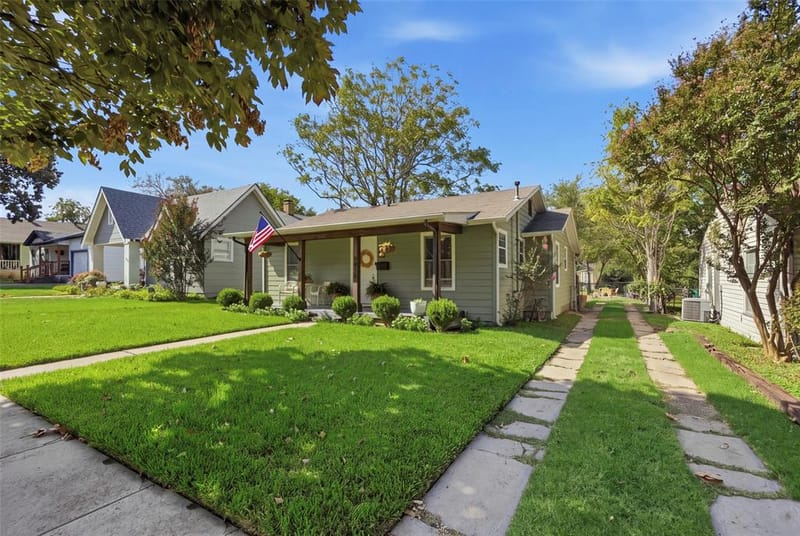2916 Ryan Avenue, Fort Worth TX 76110 - Photo 2