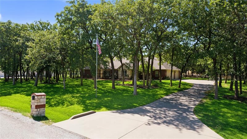 6104 Temple Oaks Court, Granbury TX 76049 - Photo 3