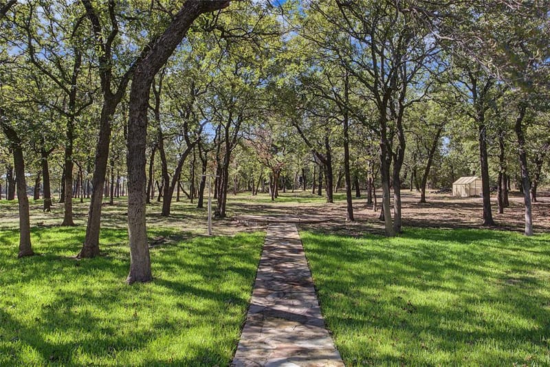 6104 Temple Oaks Court, Granbury TX 76049 - Photo 36