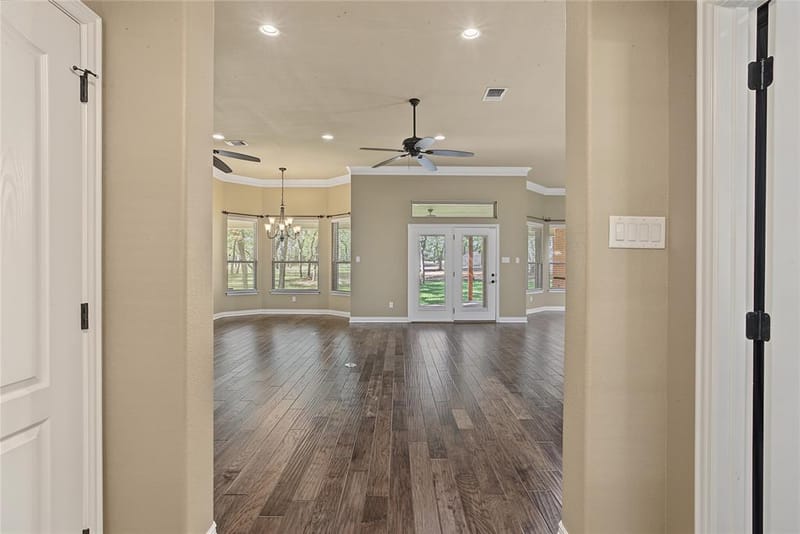 6104 Temple Oaks Court, Granbury TX 76049 - Photo 5