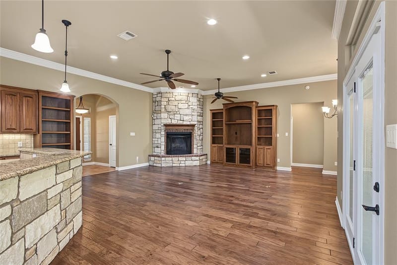 6104 Temple Oaks Court, Granbury TX 76049 - Photo 14