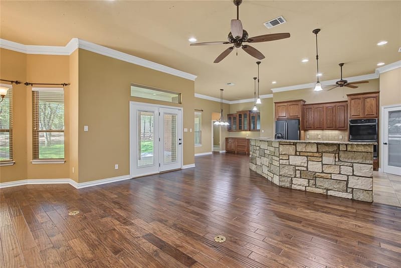 6104 Temple Oaks Court, Granbury TX 76049 - Photo 15