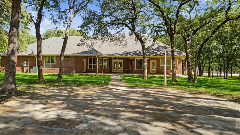 6104 Temple Oaks Court, Granbury TX 76049 - Photo 29