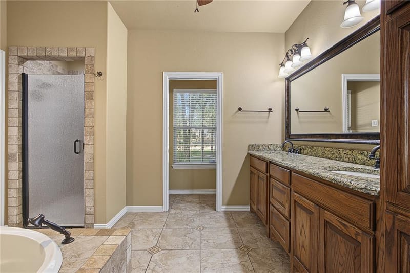 6104 Temple Oaks Court, Granbury TX 76049 - Photo 25