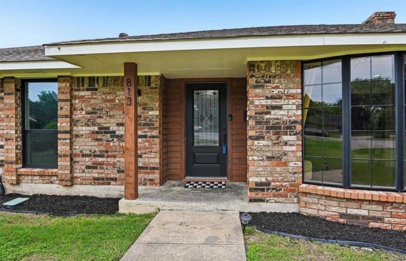 813 Oakbluff Drive, Lancaster TX 75146 - Photo 2
