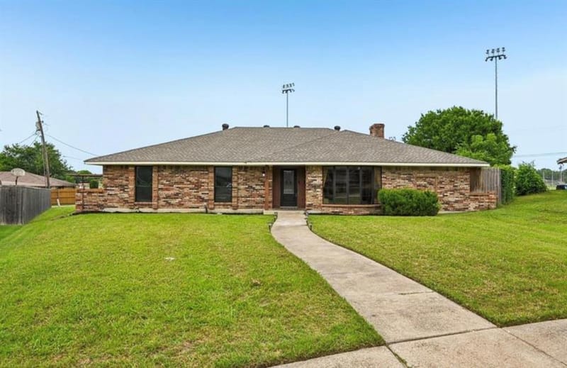 813 Oakbluff Drive, Lancaster TX 75146